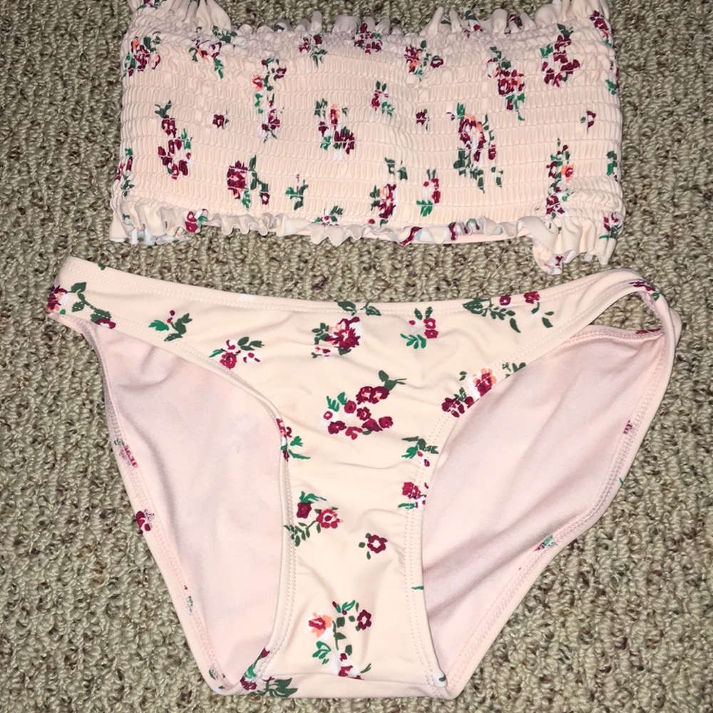 Strapless swim suit